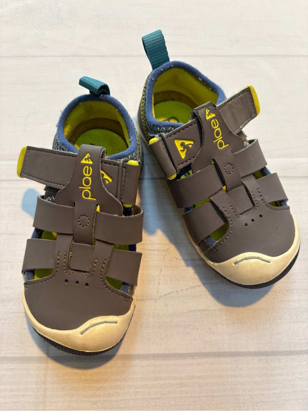 PLAE Gray and Yellow Kids Closed-Toe Sandals